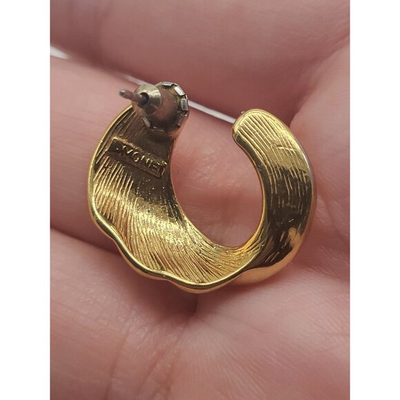 Vintage Gold Tone Monet Pierced Earrings Swirl C Half Hoop Classic - Picture 7 of 7